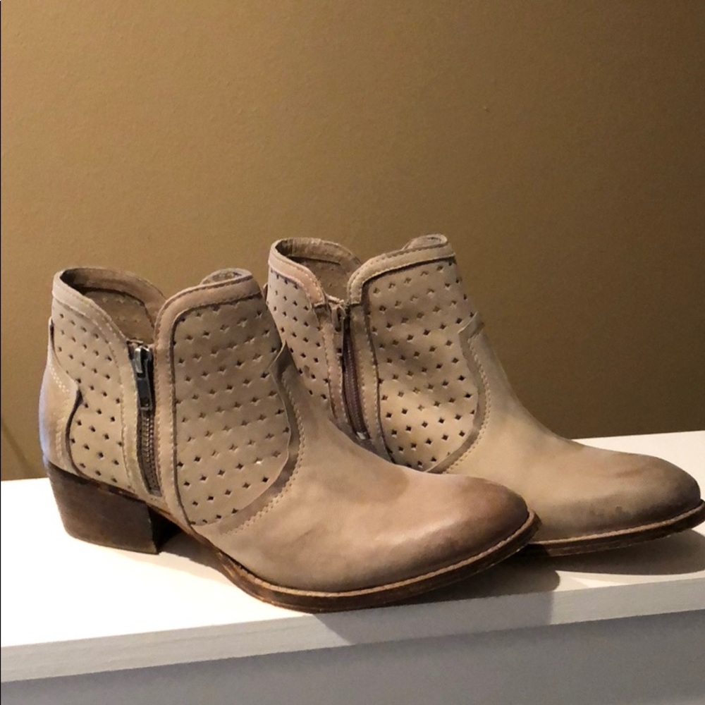 Women’s booties